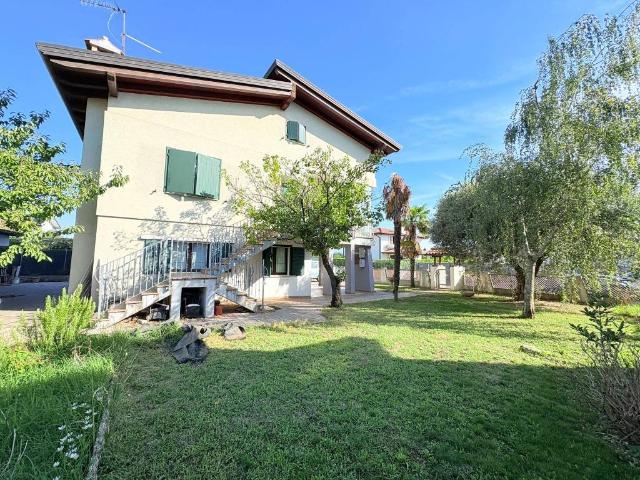 Villa Indipendente in vendita a Basaldella / Basandiele, Campoformido / Cjampfuarmit