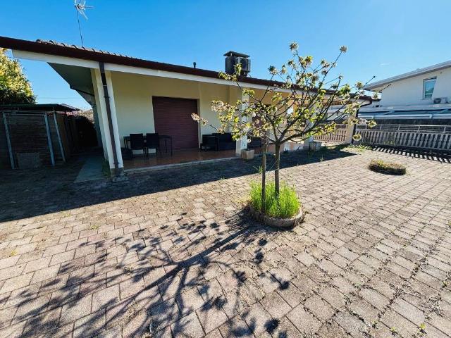 Villa Indipendente in vendita a Campoformido, Friuli-Venezia Giulia