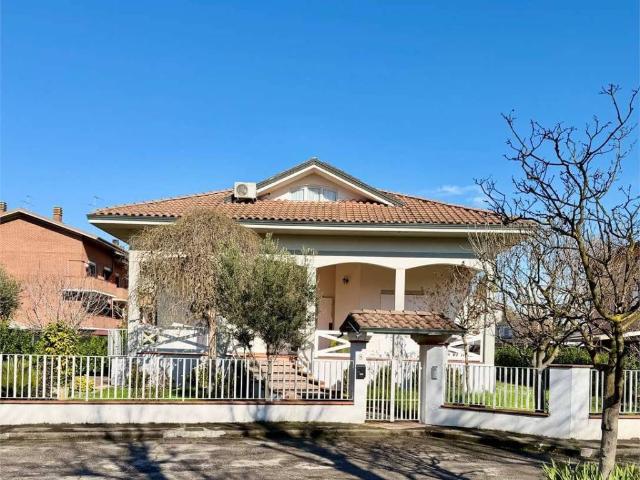 Villa Indipendente in vendita a Unione delle Terre d'Argine, Campogalliano