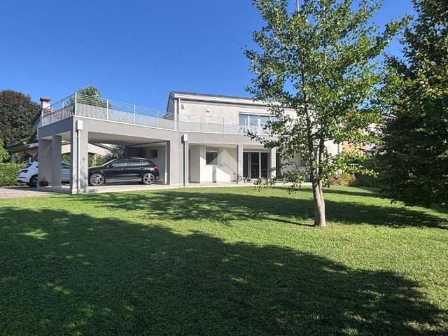 Villa Indipendente in vendita a Campolongo Maggiore Chiesa, Campolongo Maggiore