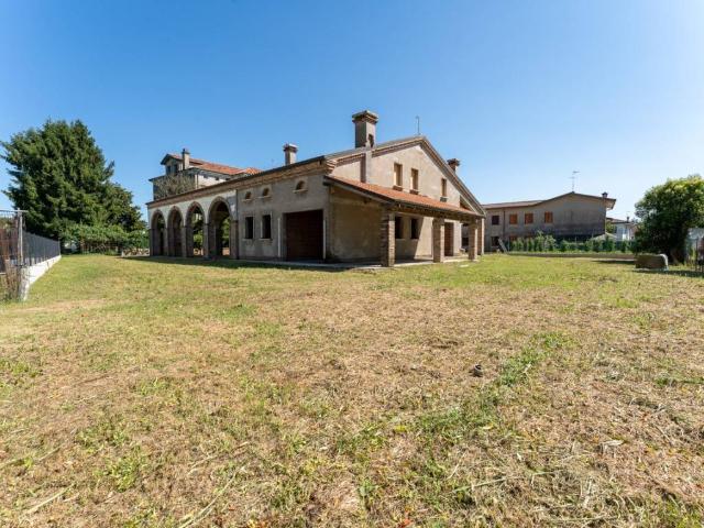 Villa Indipendente in vendita a Campolongo Maggiore Chiesa, Campolongo Maggiore