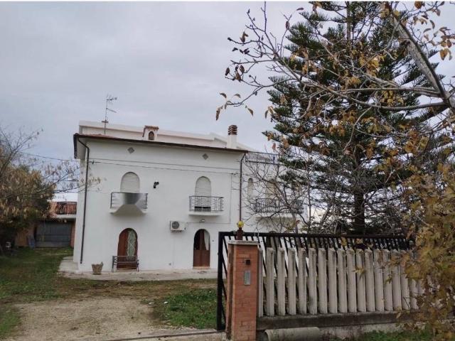 Villa Indipendente in vendita a Campomarino, Campobasso