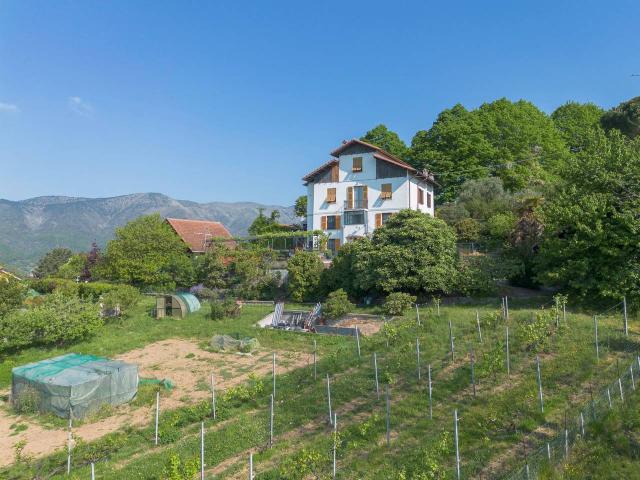Villa Indipendente in vendita a Campomorone, Liguria
