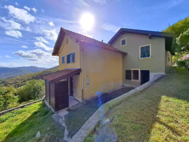 Villa Indipendente in vendita a Campomorone, Liguria