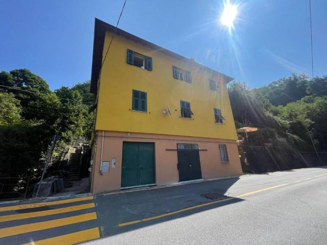 Villa Indipendente in vendita a Campomorone, Liguria