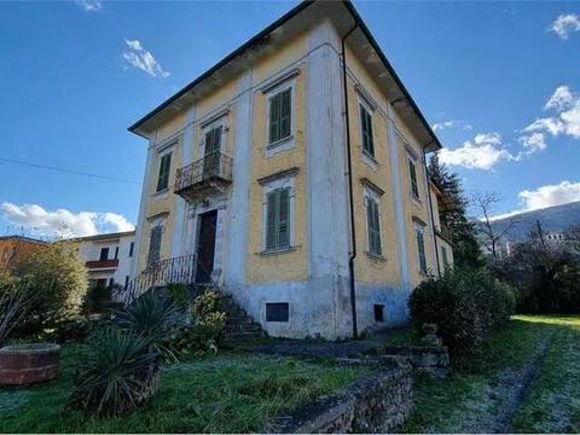 Villa Indipendente in vendita a Casatico, Camporgiano