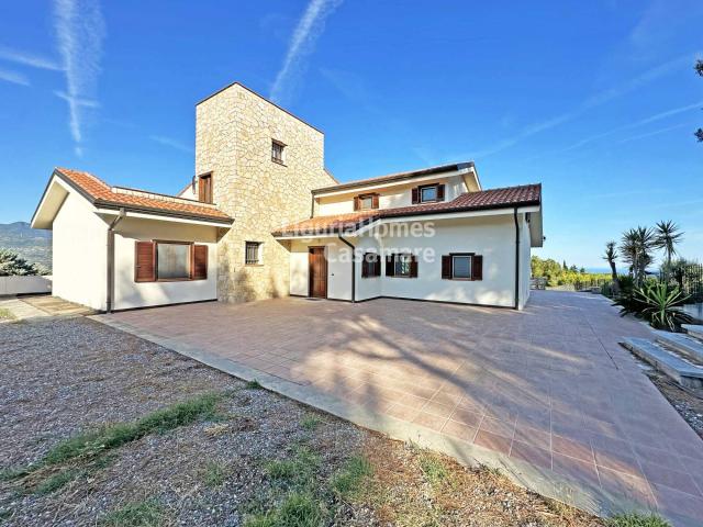 Villa Indipendente in vendita a San Giacomo, Camporosso