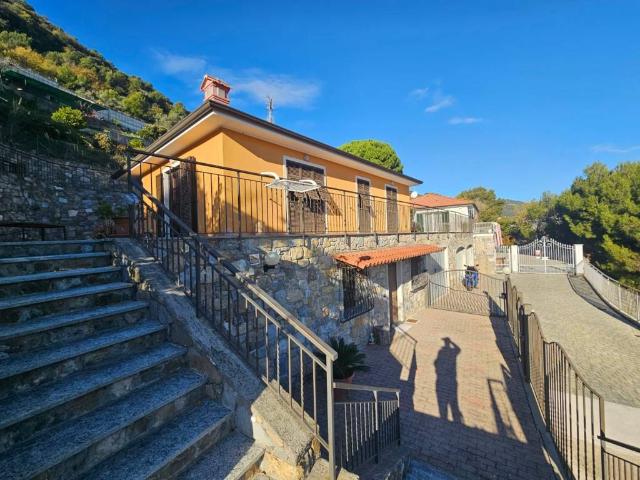 Villa Indipendente in vendita a Ventimiglia, Liguria