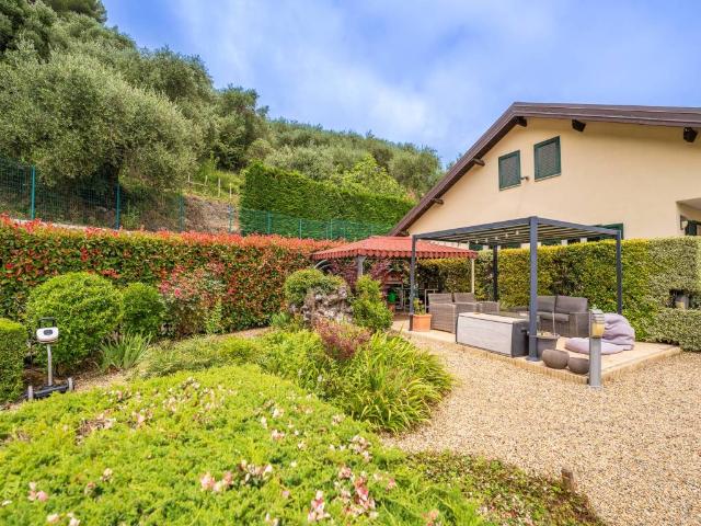 Villa Indipendente in vendita a San Giacomo, Camporosso
