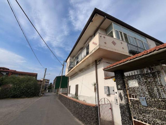 Villa Indipendente in vendita a Piano Tavola, Camporotondo Etneo