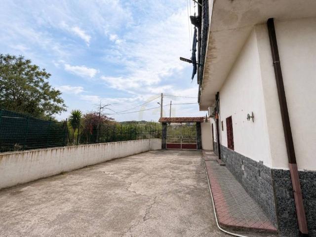 Villa Indipendente in vendita a Piano Tavola, Camporotondo Etneo