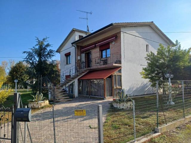 Villa Indipendente in vendita a Canaro, Veneto