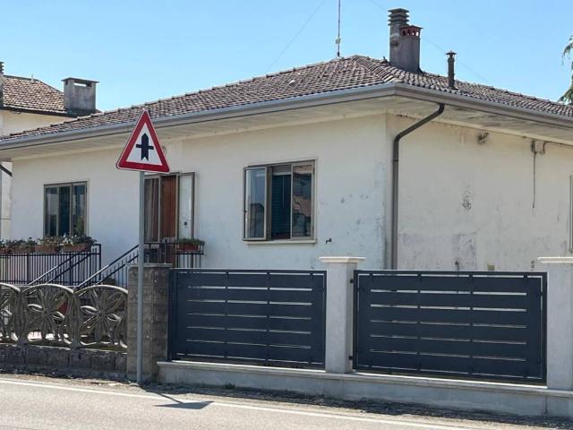 Villa Indipendente in vendita a Canaro, Veneto