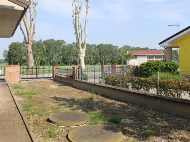 Villa Indipendente in vendita a Canaro, Veneto