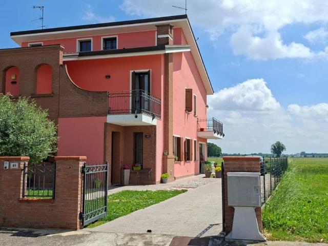 Villa Indipendente in vendita a Canaro, Veneto