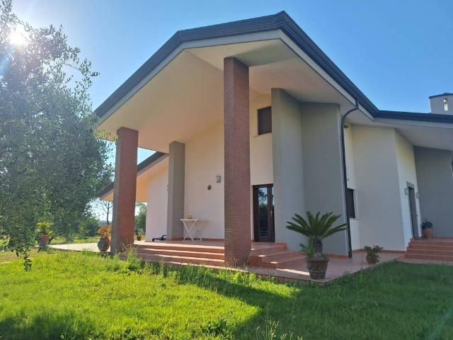 Villa Indipendente in vendita a Cancello Ed Arnone, Campania