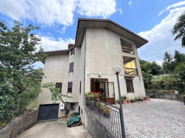 Villa Indipendente in vendita a Candida, Campania