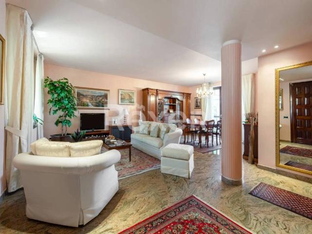 Villa Indipendente in vendita a Valverde, Canegrate