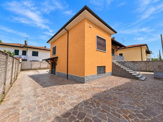 Villa Indipendente in vendita a Valverde, Canegrate