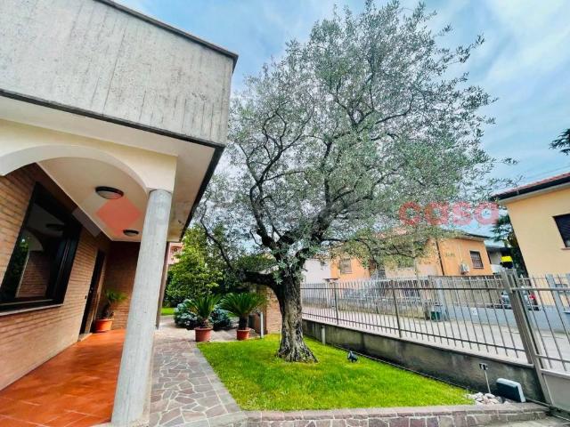 Villa Indipendente in vendita a Valverde, Canegrate