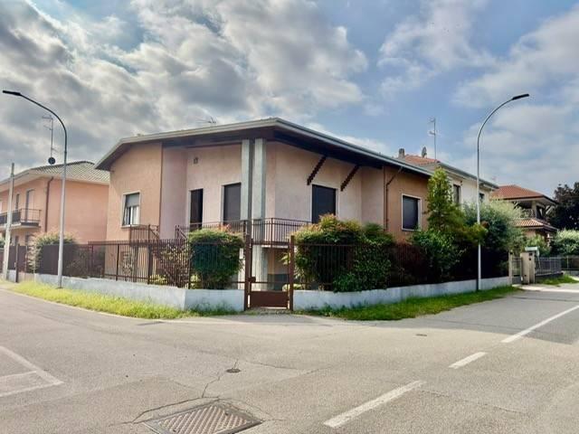 Villa Indipendente in vendita a Valverde, Canegrate