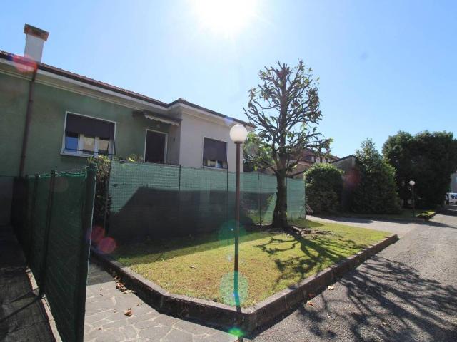 Villa Indipendente in vendita a Legnano, Lombardia