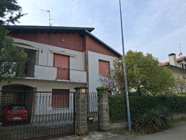 Villa Indipendente in vendita a Canegrate, Milano