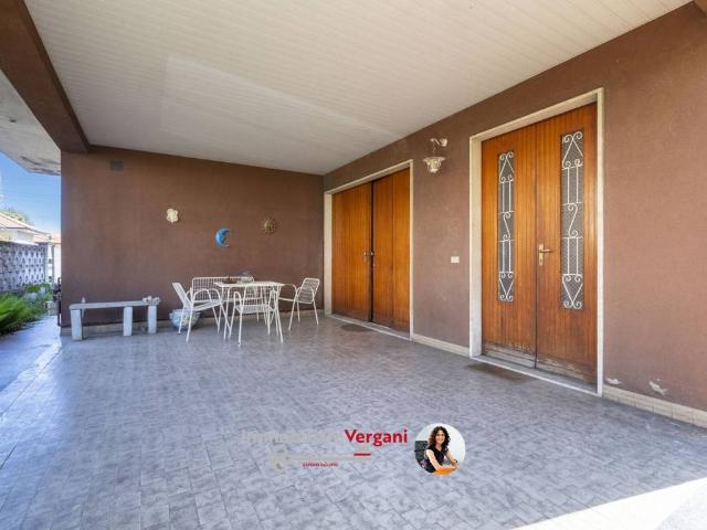 Villa Indipendente in vendita a Valverde, Canegrate