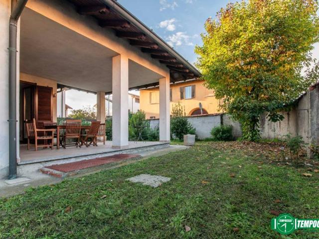 Villa Indipendente in vendita a Santa Colomba, Canegrate