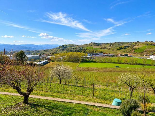 Villa Indipendente in vendita a Piemonte, Asti