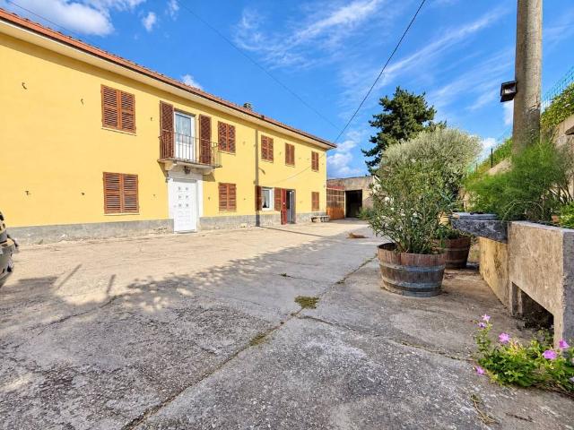Villa Indipendente in vendita a Loazzolo, Asti