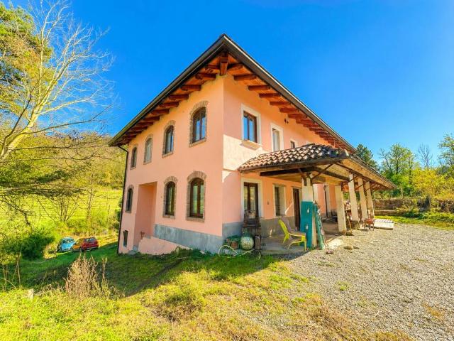 Villa Indipendente in vendita a Piemonte, Asti