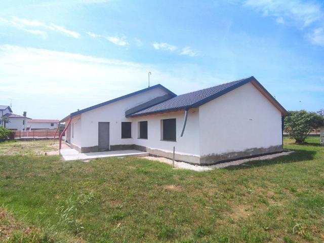 Villa Indipendente in vendita a Caneva, Friuli-Venezia Giulia
