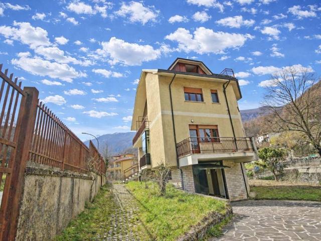 Villa Indipendente in vendita a Canistro, Abruzzo