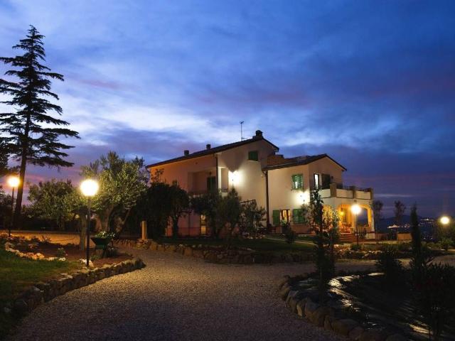 Villa Indipendente in vendita a Cannara, Umbria