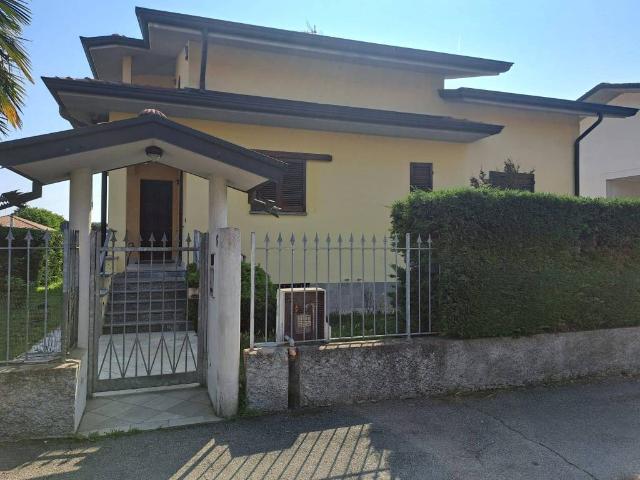 Villa Indipendente in vendita a Canonica D'adda, Lombardia