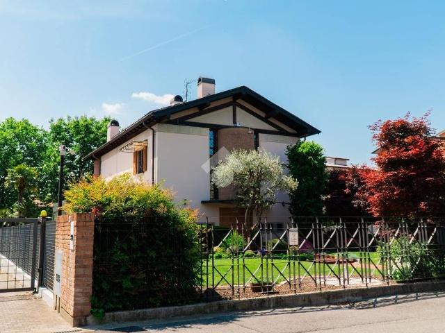 Villa Indipendente in vendita a Canonica D'adda, Lombardia