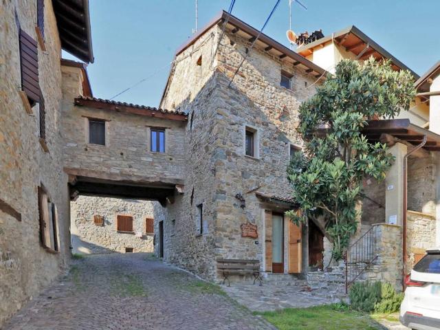 Villa Indipendente in vendita a Val d’Enza, Re
