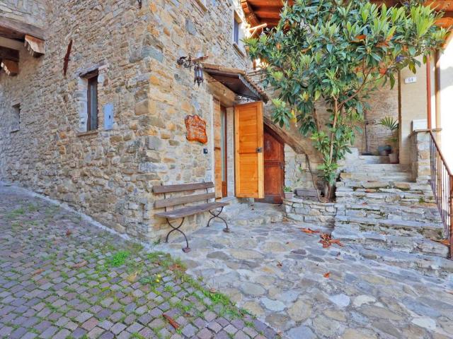 Villa Indipendente in vendita a Val d’Enza, Re
