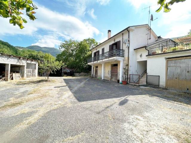 Villa Indipendente in vendita a Cantalice, Lazio