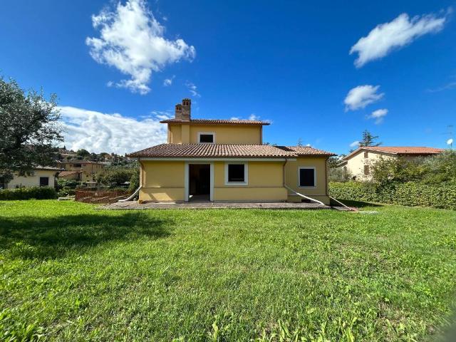 Villa Indipendente in vendita a Casperia, Lazio