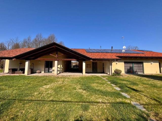 Villa Indipendente in vendita a Piemonte, Asti