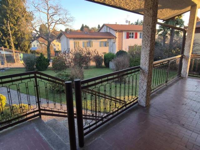 Villa Indipendente in vendita a Comunità Montana del Piambello, Cantello