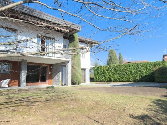 Villa Indipendente in vendita a Comunità Montana del Piambello, Cantello