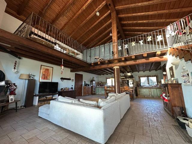 Villa Indipendente in vendita a Fecchio, Cantù