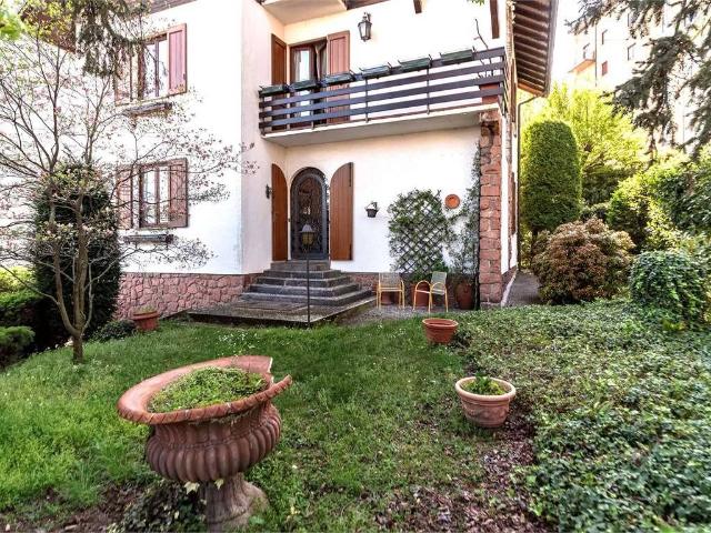 Villa Indipendente in vendita a Cantù, Como