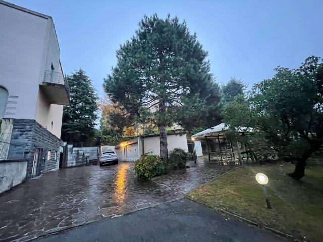 Villa Indipendente in vendita a Villaggio Trieste, Cantù