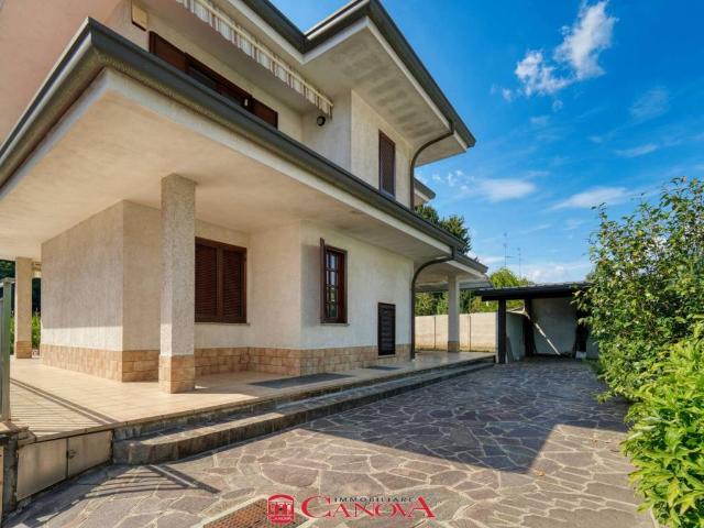 Villa Indipendente in vendita a Cantù, Lombardia