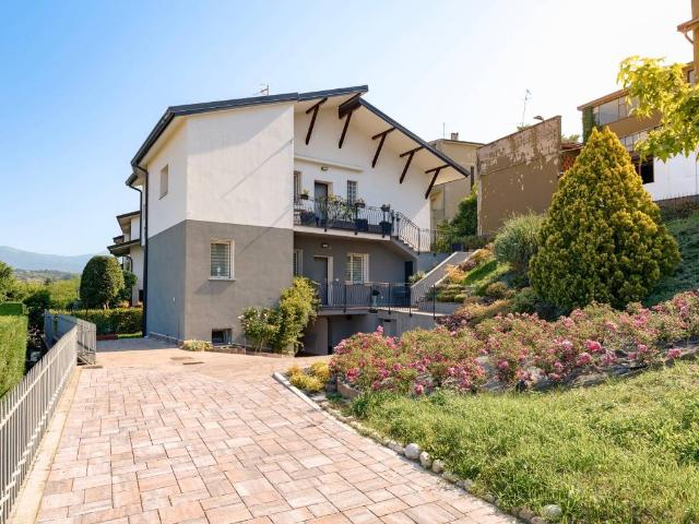 Villa Indipendente in vendita a Villaggio Trieste, Cantù