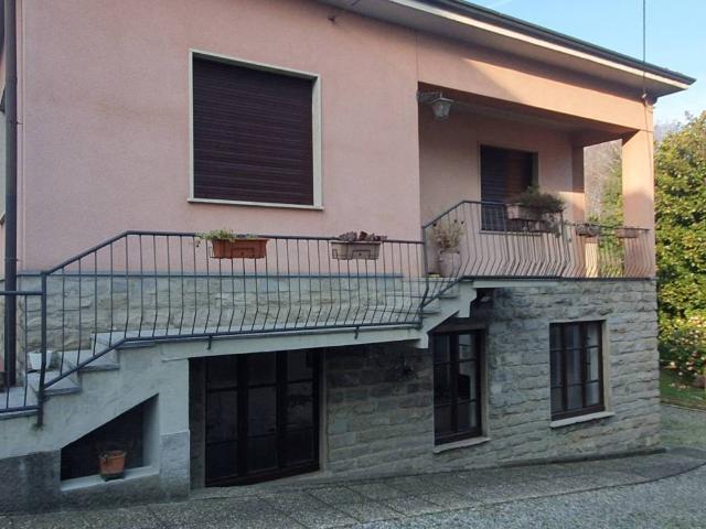 Villa Indipendente in vendita a Villaggio Trieste, Cantù